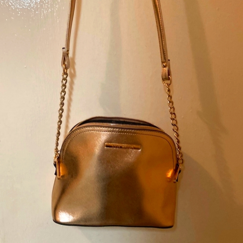 Steve Madden Crossbody Purse Zippered enclosure Great condition No Flaws
